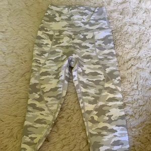 BRAND NEW White Camo Leggings from American Eagle